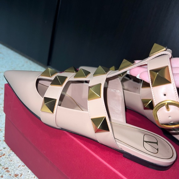 Authentic NWT Valentino Roman Stud ballet flat IT 39 (size 8.5-9 US) blush/nude - Picture 3 of 6